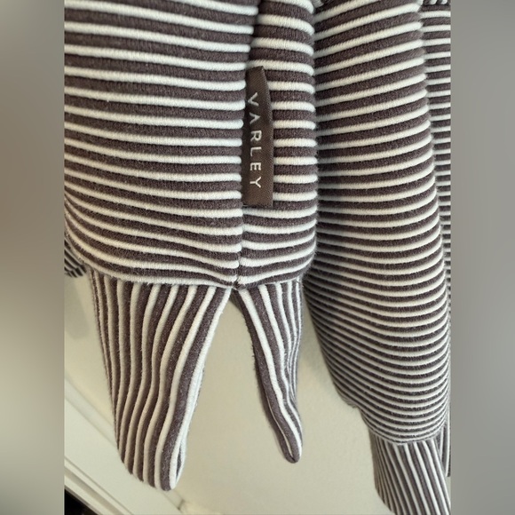 Varley Milano Half zip Sweatshirt
X-Large, COCOA BERRY/ EGRET - Picture 6 of 9